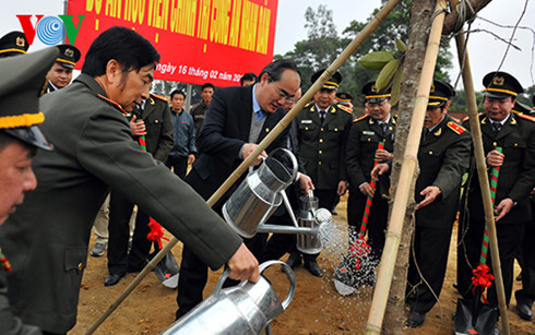 Fête de plantation d’arbres dans différentes localités ảnh 1 Fête de plantation d’arbres dans différentes localités ảnh 1