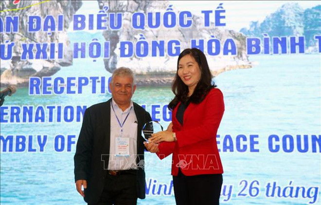 Des délégués de la 22e Assemblée du Conseil mondial de la paix en visite à Quang Ninh ảnh 1 Des délégués de la 22e Assemblée du Conseil mondial de la paix en visite à Quang Ninh ảnh 1