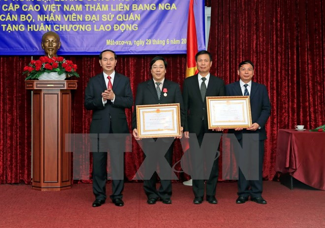 Le président Tran Dai Quang se rend à l'ambassade du Vietnam en Russie ảnh 1 Le président Tran Dai Quang se rend à l'ambassade du Vietnam en Russie ảnh 1