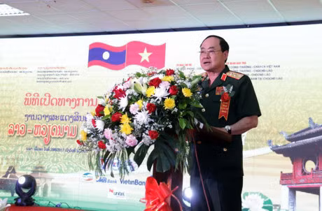 Ouverture de la foire commerciale Vietnam-Laos ảnh 1