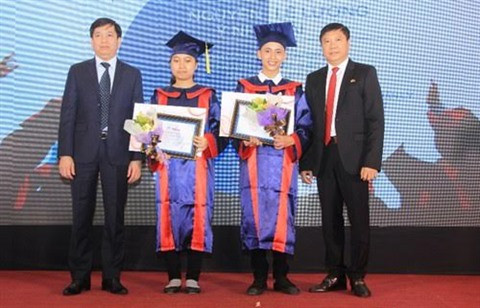 Remise des bourses d'études aux 51 lauréats des universités du Sud ảnh 1 Remise des bourses d'études aux 51 lauréats des universités du Sud ảnh 1