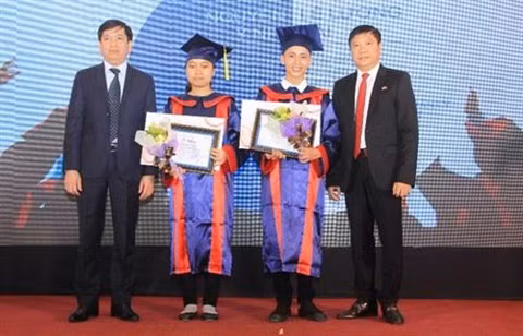 Remise des bourses d'études aux 51 lauréats des universités du Sud ảnh 1