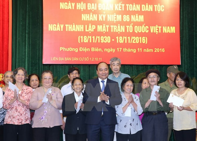 Des dirigeants participent à la fête de grande union nationale à Hanoï ảnh 1 Des dirigeants participent à la fête de grande union nationale à Hanoï ảnh 1
