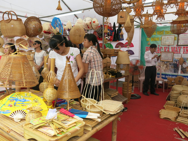 Rendez-vous en avril pour le 7e festival des métiers traditionnels de Huê ảnh 1 Rendez-vous en avril pour le 7e festival des métiers traditionnels de Huê ảnh 1