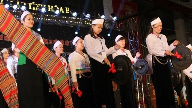 Ouverture de la fête de la culture des gôngs à Hoa Binh ảnh 1 Ouverture de la fête de la culture des gôngs à Hoa Binh ảnh 1