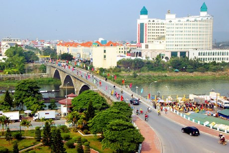 Tourisme : les automobilistes autorisés à traverser le poste frontalier de Móng Cái ảnh 1 Tourisme : les automobilistes autorisés à traverser le poste frontalier de Móng Cái ảnh 1