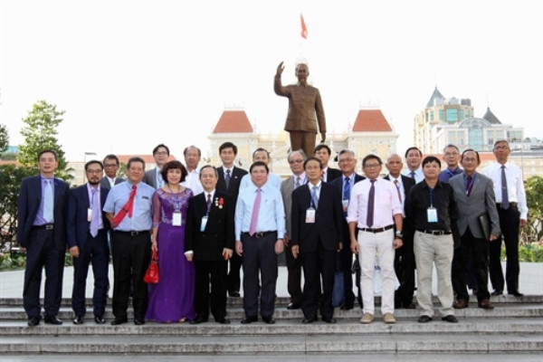 Les délégués Viêt kiêu reçus par les autorités de HCM-Ville ảnh 2 Les délégués Viêt kiêu reçus par les autorités de HCM-Ville ảnh 2