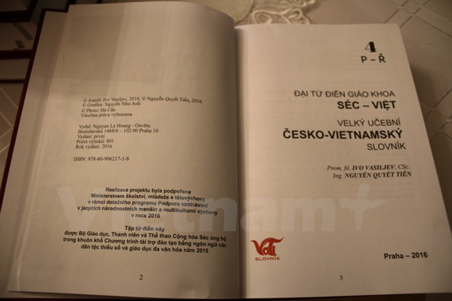 Publication du 4e volume du Grand Dictionnaire tchèque-vietnamien ảnh 1 Publication du 4e volume du Grand Dictionnaire tchèque-vietnamien ảnh 1