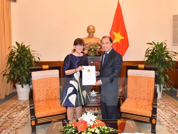 Le Vietnam reconnaît la consule générale de Belgique à Hanoi ảnh 1