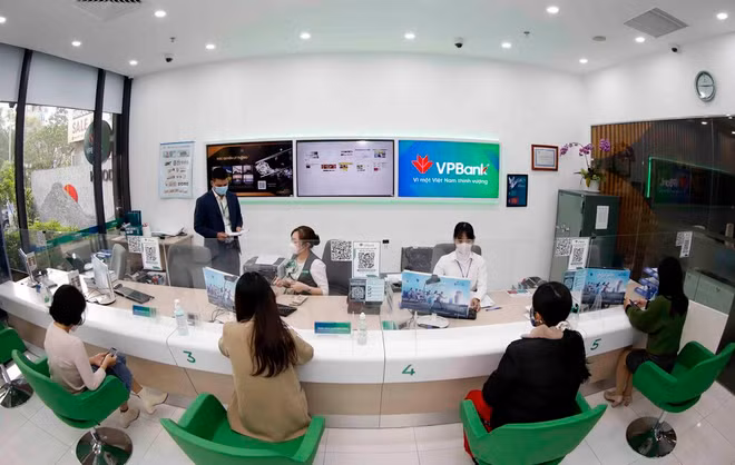 Les politiques monétaires du Vietnam visent l’objectif de lutter contre l’inflation et la dévaluation de la monnaie nationale par rapport au dollar américain. Photo . VNA/CVN