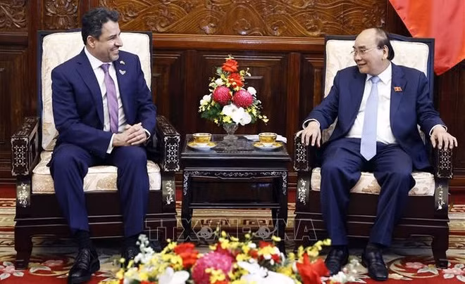 Le chef de l’Etat reçoit l’ambassadeur des Emirats arabes unis ảnh 1