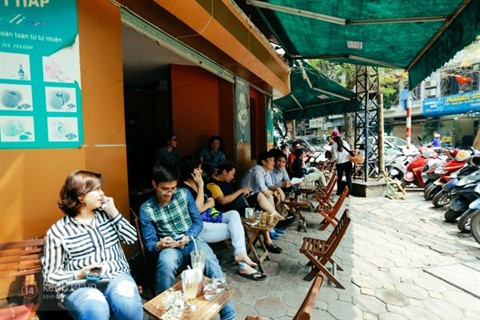 La culture de la cuisine de trottoir à savourer au cœur de Hanoi ảnh 1