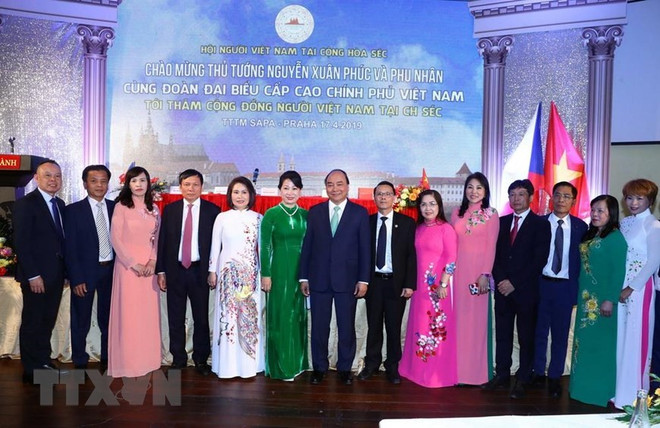 Le PM Nguyên Xuân Phuc salue la communauté vietnamienne en République tchèque ảnh 1 Le PM Nguyên Xuân Phuc salue la communauté vietnamienne en République tchèque ảnh 1