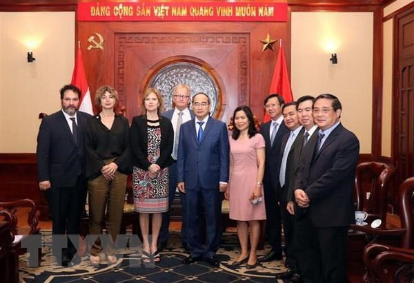 La ministre néerlandaise de l’Infrastructure à Hô Chi Minh-Ville ảnh 1 La ministre néerlandaise de l’Infrastructure à Hô Chi Minh-Ville ảnh 1