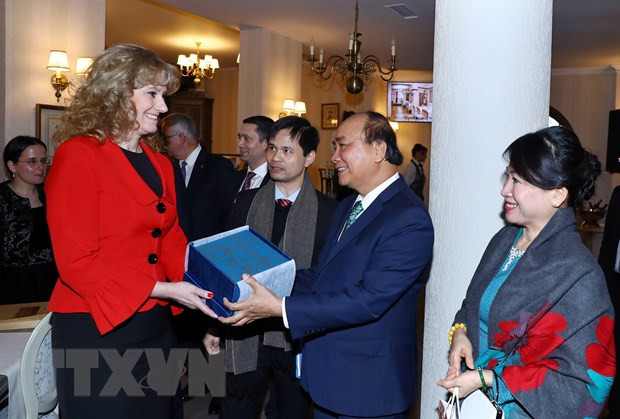 Le PM Nguyên Xuân Phuc veut renforcer la coopération décentralisée avec la Roumanie ảnh 1 Le PM Nguyên Xuân Phuc veut renforcer la coopération décentralisée avec la Roumanie ảnh 1