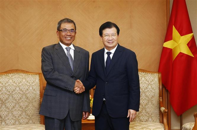 Le vice-PM Trinh Dinh Dung reçoit un dirigeant du groupe Compal ảnh 1