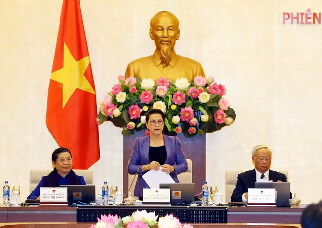 Le Comité permanent de l'Assemblée nationale ouvre sa 33e réunion ảnh 1