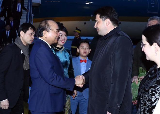 Le Premier ministre Nguyên Xuân Phuc entame sa visite en Roumanie ảnh 1 Le Premier ministre Nguyên Xuân Phuc entame sa visite en Roumanie ảnh 1