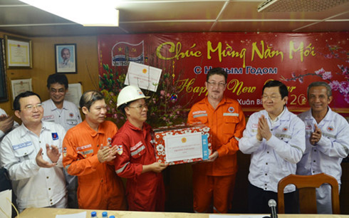 Têt : M. Truong Tan Sang présente ses vœux à des cadres de Vietsovpetro ảnh 2 Têt : M. Truong Tan Sang présente ses vœux à des cadres de Vietsovpetro ảnh 2