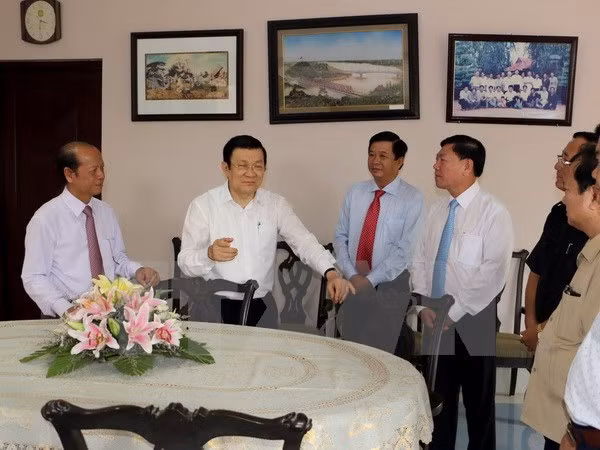 Le chef de l’Etat formule ses vœux du Têt à la population de Vinh Long ảnh 1