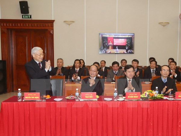 Le secrétaire général Nguyên Phu Trong rencontre le personnel du Bureau du CC du PCV ảnh 1 Le secrétaire général Nguyên Phu Trong rencontre le personnel du Bureau du CC du PCV ảnh 1
