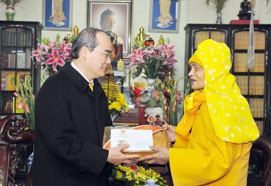 Le président du CC du FPV formule ses vœux du Têt au vénérable Thich Pho Tue ảnh 1 Le président du CC du FPV formule ses vœux du Têt au vénérable Thich Pho Tue ảnh 1
