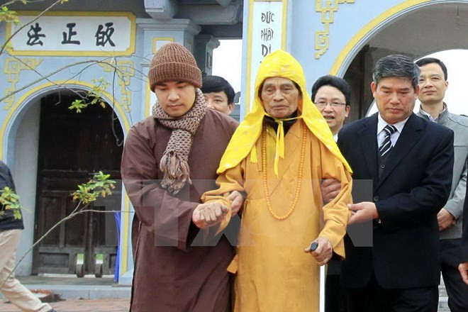 Des dirigeants de Hanoi formulent leurs vœux du Têt au vénérable Thich Pho Tue ảnh 1 Des dirigeants de Hanoi formulent leurs vœux du Têt au vénérable Thich Pho Tue ảnh 1