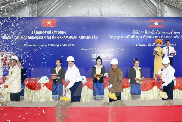 Mise en chantier d’une école au Laos financée par le Vietnam ảnh 1 Mise en chantier d’une école au Laos financée par le Vietnam ảnh 1
