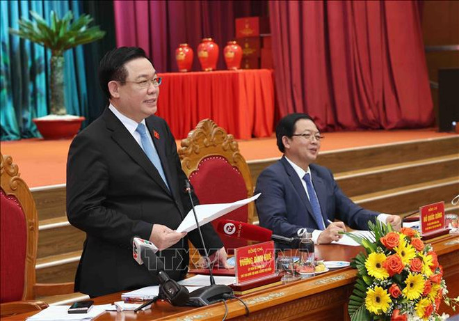 Le président de l’AN travaille avec la permanence du Comité du Parti de Binh Dinh ảnh 1 Le président de l’AN travaille avec la permanence du Comité du Parti de Binh Dinh ảnh 1