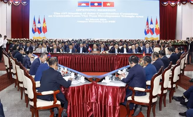 Renforcement de la coopération du Triangle de développement Cambodge-Laos-Vietnam ảnh 1