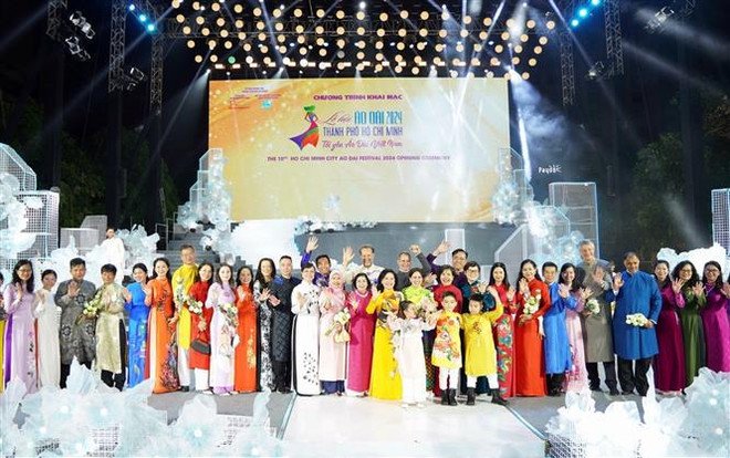 Ouverture de la 10e Fête de l'ao dài à Hô Chi Minh-Ville ảnh 1 Ouverture de la 10e Fête de l'ao dài à Hô Chi Minh-Ville ảnh 1