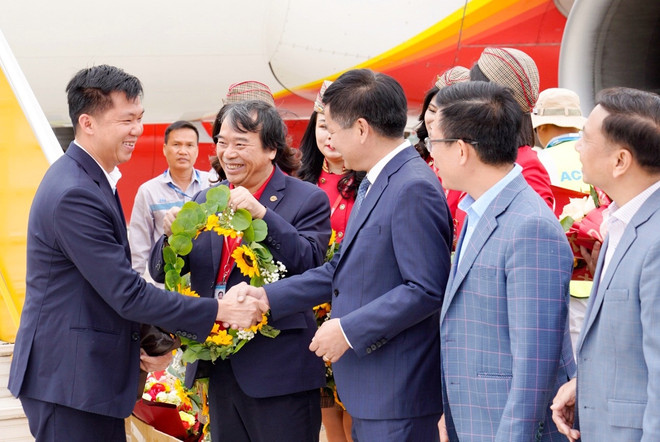 Vietjet inaugure la deuxième ligne vers Dien Bien en l'honneur du 70e anniversaire de la victoire de Dien Bien Phu ảnh 2