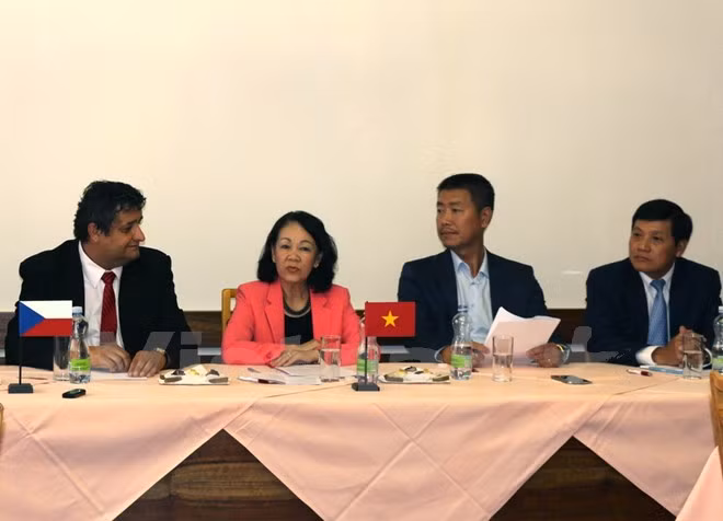 Une délégation du PCV en visite de travail en République tchèque ảnh 1