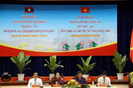 La délégation des députées laotiennes visite Quang Nam ảnh 1 La délégation des députées laotiennes visite Quang Nam ảnh 1