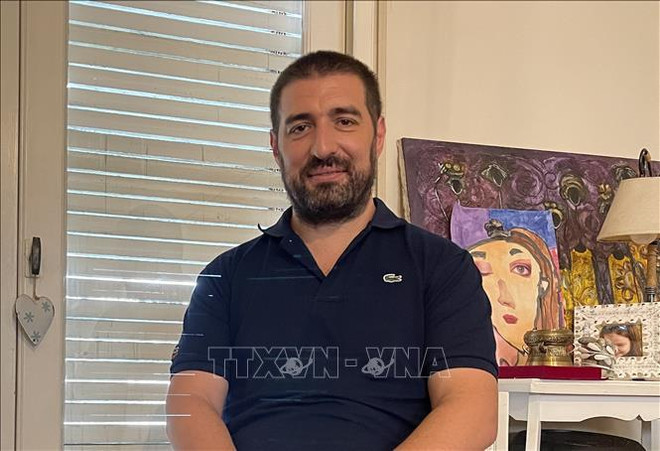 Un journaliste argentin apprécie hautement le rôle de leadership du Parti communiste du Vietnam ảnh 1 Un journaliste argentin apprécie hautement le rôle de leadership du Parti communiste du Vietnam ảnh 1