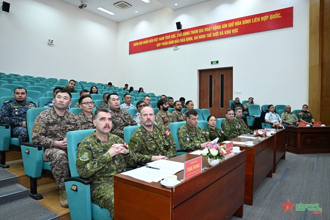 Cours de formation sur le processus de planification des exercices entre le Vietnam et le Canada ảnh 2 Cours de formation sur le processus de planification des exercices entre le Vietnam et le Canada ảnh 2