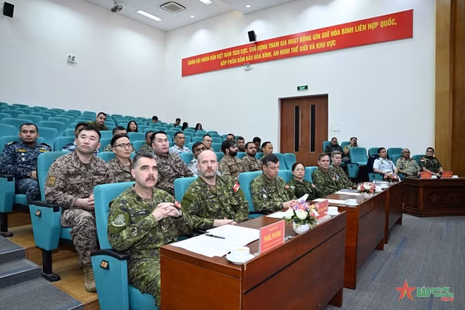 Cours de formation sur le processus de planification des exercices entre le Vietnam et le Canada ảnh 2
