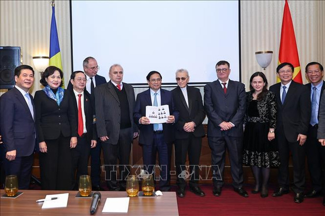 Le PM Pham Minh Chinh rencontre des représentants d’organisations d’amitié Roumanie - Vietnam ảnh 1 Le PM Pham Minh Chinh rencontre des représentants d’organisations d’amitié Roumanie - Vietnam ảnh 1