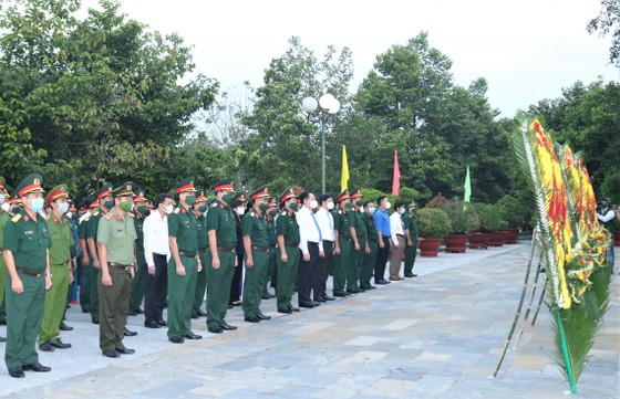 Têt: des cadeaux aux démunis à Thua Thiên - Huê et à Tây Ninh ảnh 2 Têt: des cadeaux aux démunis à Thua Thiên - Huê et à Tây Ninh ảnh 2