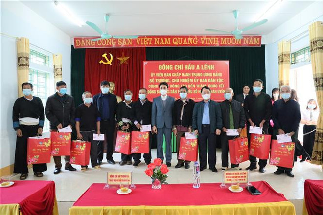 Têt traditionnel : cadeaux à des ethnies minoritaires de la province de Lai Châu ảnh 1 Têt traditionnel : cadeaux à des ethnies minoritaires de la province de Lai Châu ảnh 1