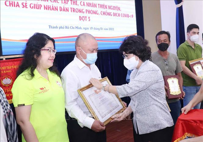 Covid-19: des organsiations caritatives honorées à Hô Chi Minh-Ville ảnh 1 Covid-19: des organsiations caritatives honorées à Hô Chi Minh-Ville ảnh 1