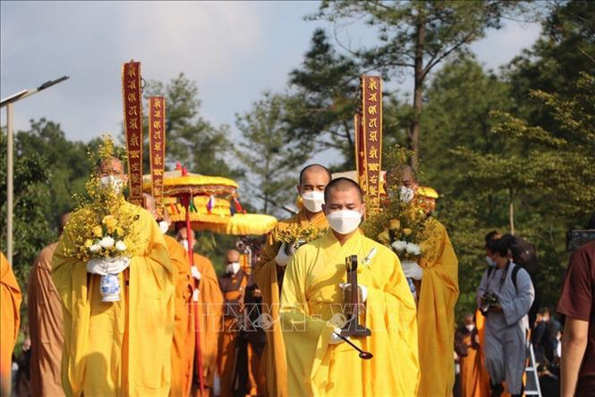 Cérémonie de crémation du bonze supérieur Thich Nhât Hanh à Huê ảnh 2