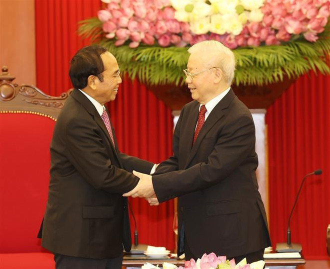 Le leader du PCV Nguyên Phu Trong reçoit le permanent du Secrétariat du PPRL et vice-président du Laos ảnh 1 Le leader du PCV Nguyên Phu Trong reçoit le permanent du Secrétariat du PPRL et vice-président du Laos ảnh 1