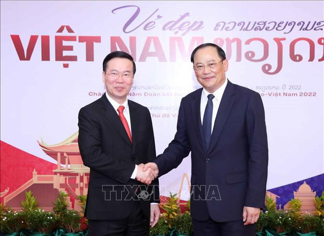 Exposition de photos sur la beauté du Vietnam au Laos ảnh 3 Exposition de photos sur la beauté du Vietnam au Laos ảnh 3