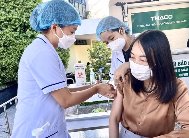 COVID-19 : le Vietnam recense 840 nouveaux cas en 24 heures ảnh 1