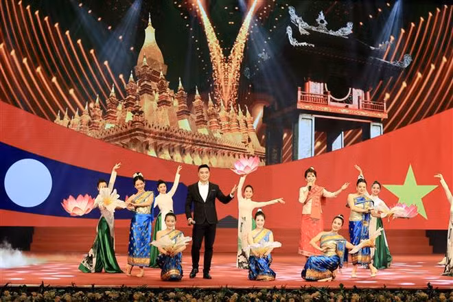 Le leader du Parti réaffirme les relations spéciales et uniques Vietnam-Laos ảnh 3