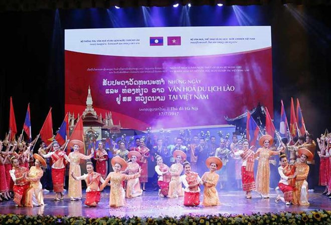 Ouverture des journées de la culture et du tourisme du Vietnam au Laos ảnh 1 Ouverture des journées de la culture et du tourisme du Vietnam au Laos ảnh 1