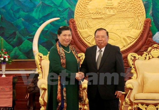 Les dirigeants laotiens reçoivent la vice-présidente de l’AN Tong Thi Phong ảnh 1 Les dirigeants laotiens reçoivent la vice-présidente de l’AN Tong Thi Phong ảnh 1