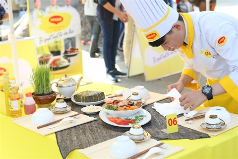 Des lycéens enthousiastes pour un concours de cuisine ảnh 1