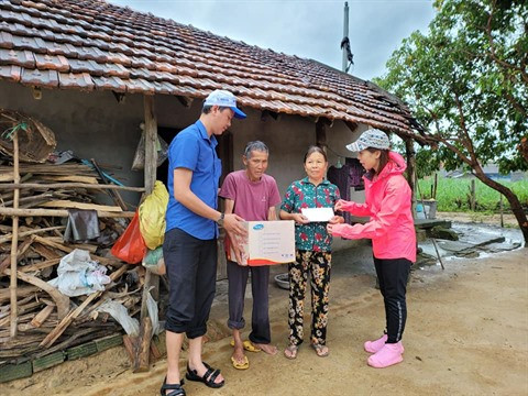 Remise de 1.200 cadeaux aux habitants sinistrés à Quang Tri et Quang Ngai ảnh 1 Remise de 1.200 cadeaux aux habitants sinistrés à Quang Tri et Quang Ngai ảnh 1